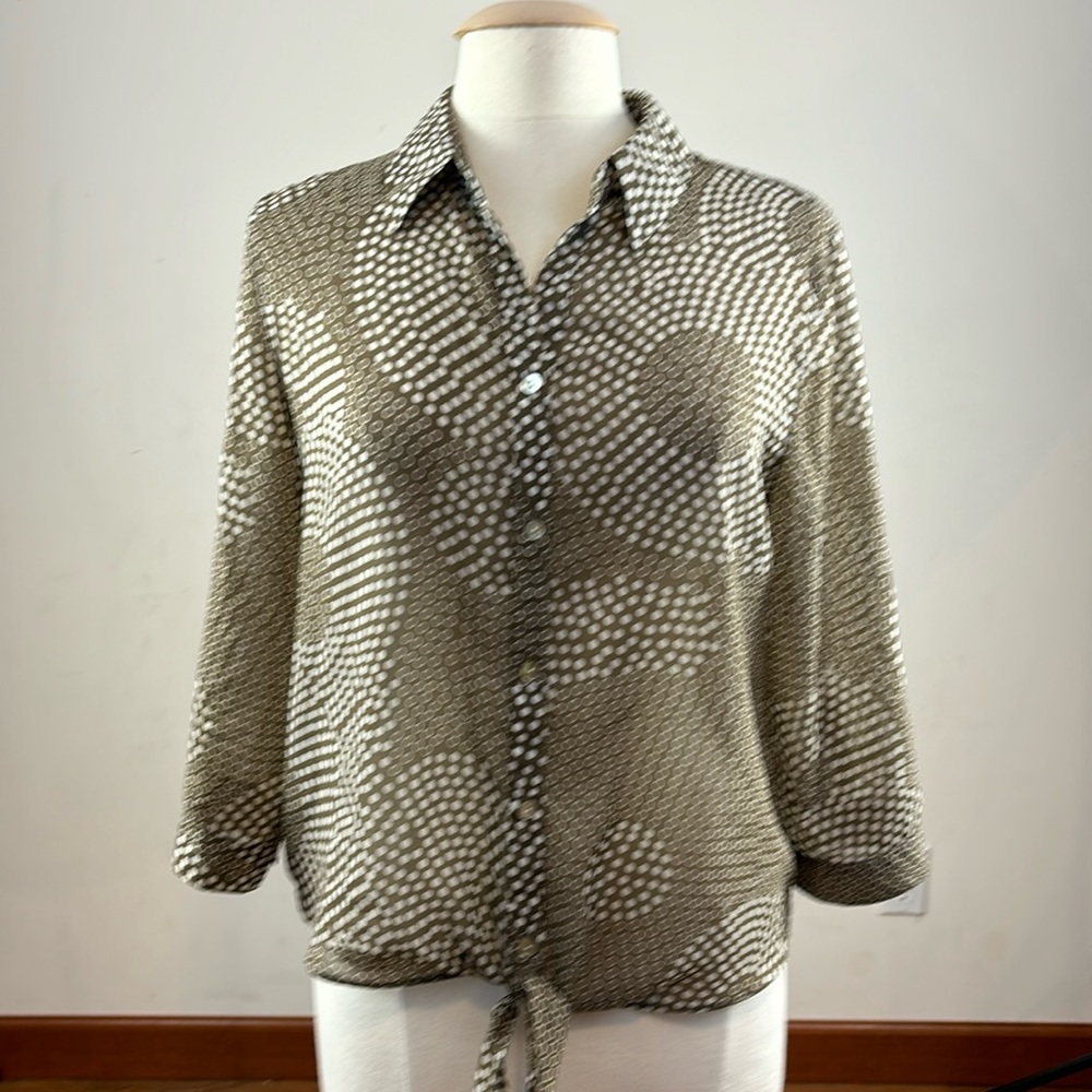 Chicos lightweight top. Size 1